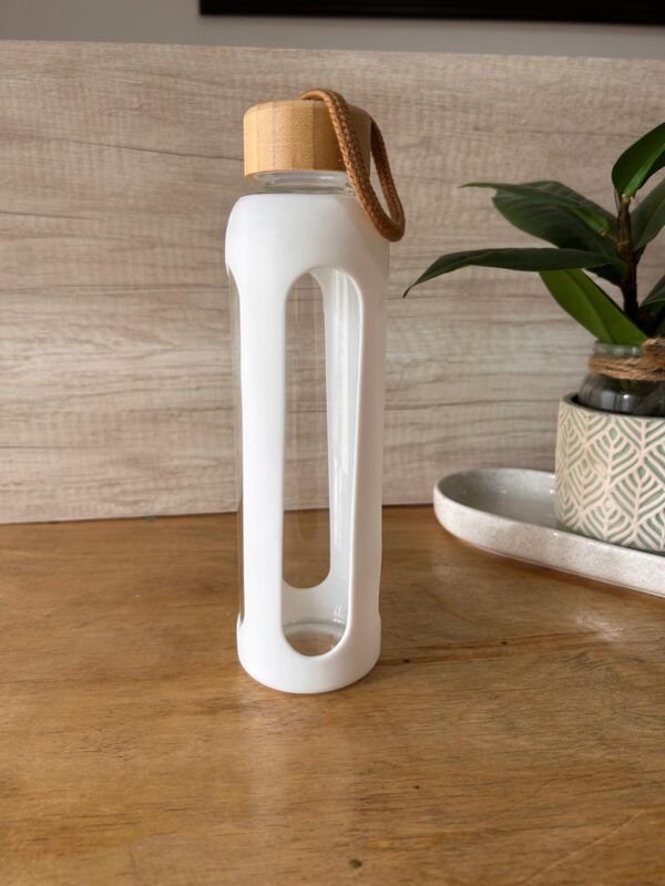 Botella de Vidrio con Funda de Silicona y Tapa de Bambú - Imagen 2